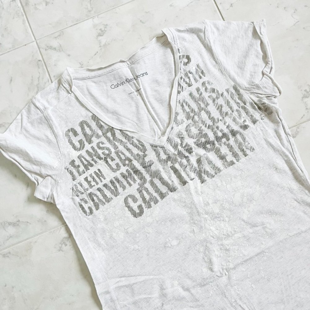 Calvin Klein V-Neck Cream/Ivory Graphic Logo Tee Shirt Women Small (S)